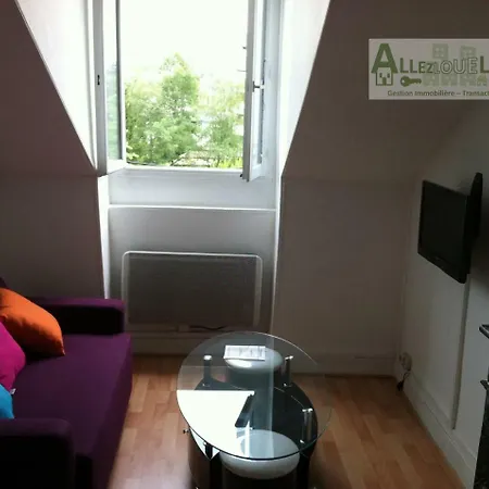 Sous Les Toits Du Bearn Appartamento Pau